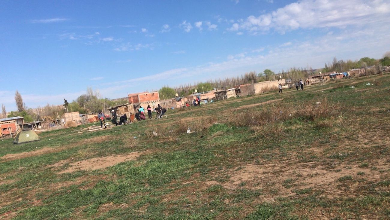 Toma de tierras: productoras de Río Negro recuperaron su chacra después de cuatro días