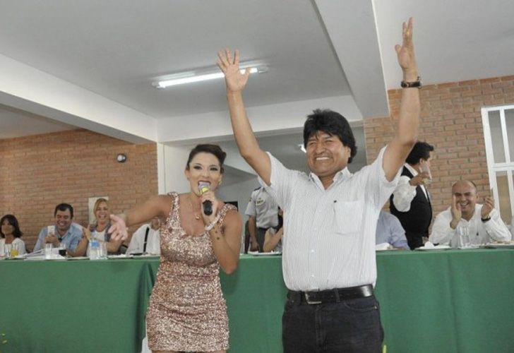 Danza presidencial: Evo Morales lució su "baile del cuello"