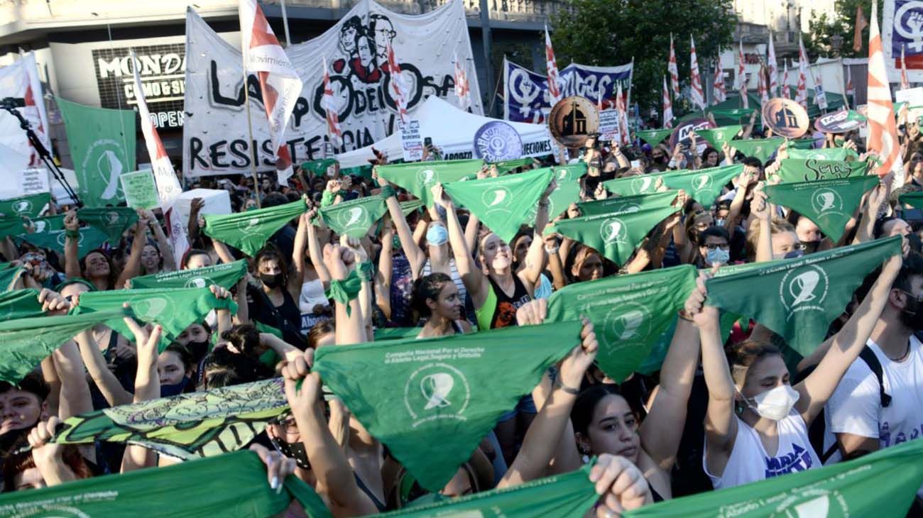 Aborto legal: cómo es el debate de "verdes" y "celestes" en las redes