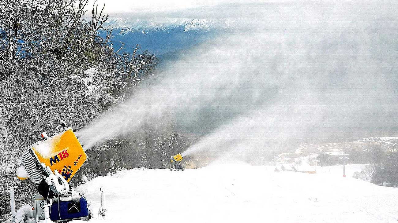Invierno 2019: los centros de esquí apuestan a 'fabricar' nieve para extender la temporada