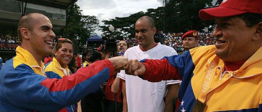 Con el apoyo de Hugo Chávez, Pastor Maldonado hizo historia en la Fórmula 1