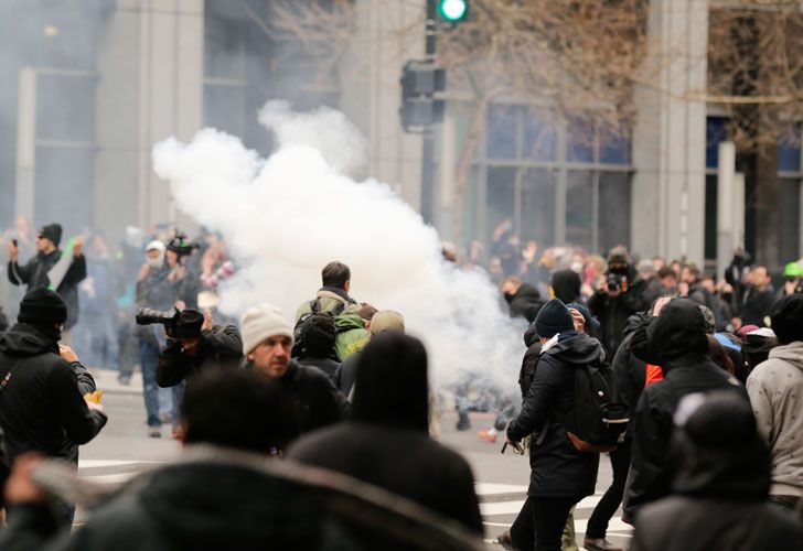 Fotos | Marchas y protestas anti-Trump: cien detenidos