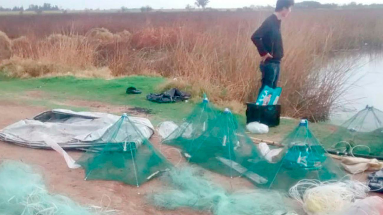 Córdoba: descubren a chinos que pescaban con descargas eléctricas