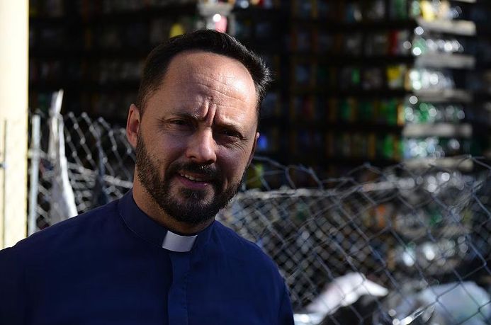 Padre Pablo Viola: "las propuestas de Milei son preocupantes, plantear que el Estado no va a estar afectará a muchas personas"