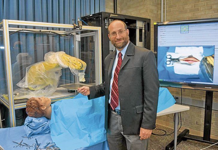 En cinco años, un robot ayudará a los cirujanos a operar