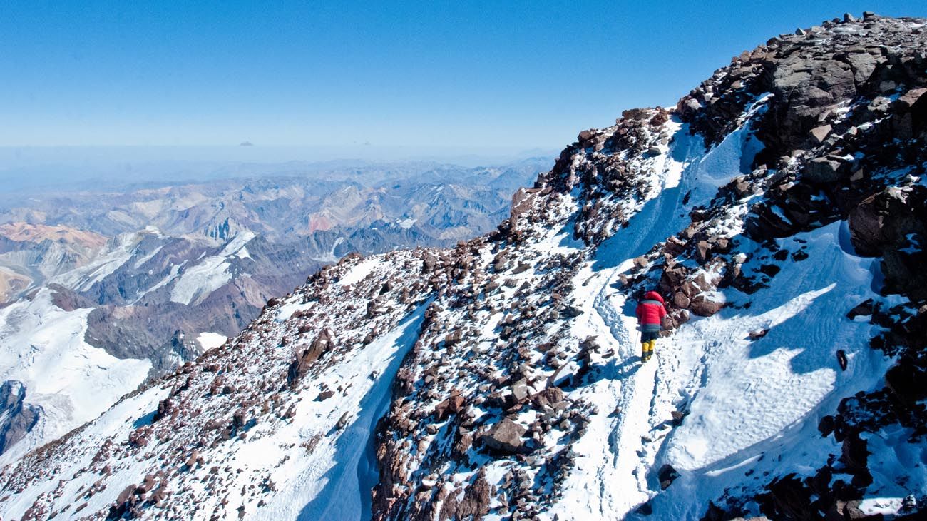 Una médica estadounidense murió de un infarto tras hacer cumbre en el Aconcagua