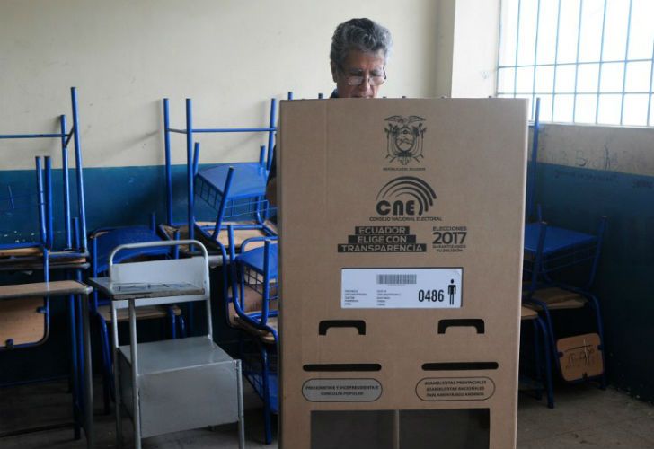 Expectativa e incertidumbre en el cierre de los comicios en Ecuador