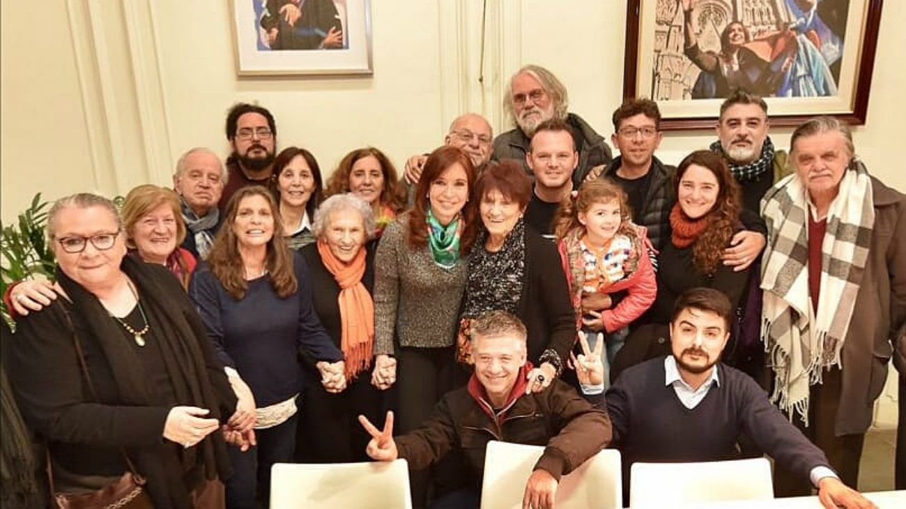El apoyo de Madres de Plaza de Mayo a Cristina Kirchner durante los allanamientos