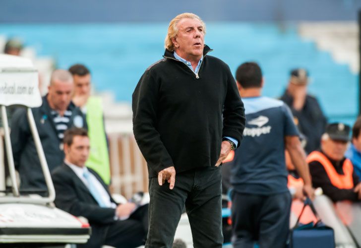Con la fe puesta en un ídolo con pies de mostaza