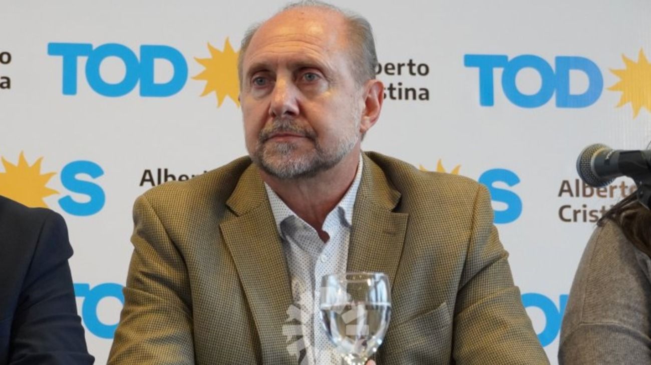 Omar Perotti: "El santafesino que pueda pagar los impuestos, que los pague"