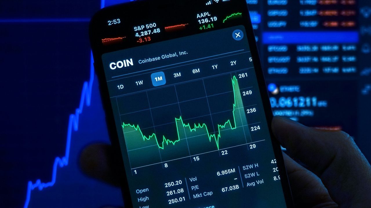 Ethereum sube un 20% y Bitcoin se aproxima a sus máximos históricos, ante el posible respaldo de la SEC