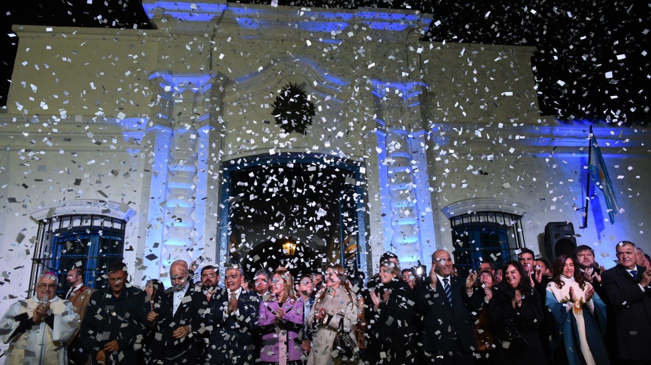 Festejos por el Día de la Independencia: desfiles, el tradicional chocolate caliente y una carrera