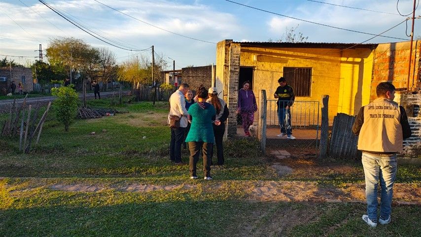 Detuvieron a la tutora de una adolescente desaparecida, acusada de inducirla a la prostitución por mercaderías