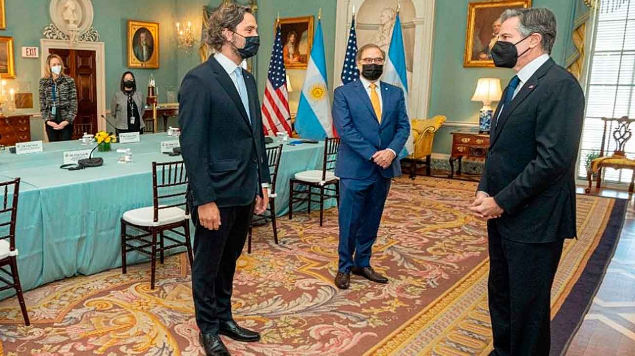 'Tercera posición', el argumento oficial para jugar a dos puntas en política exterior