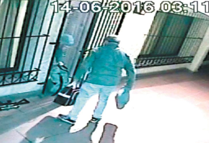 Tirando dólares al techo