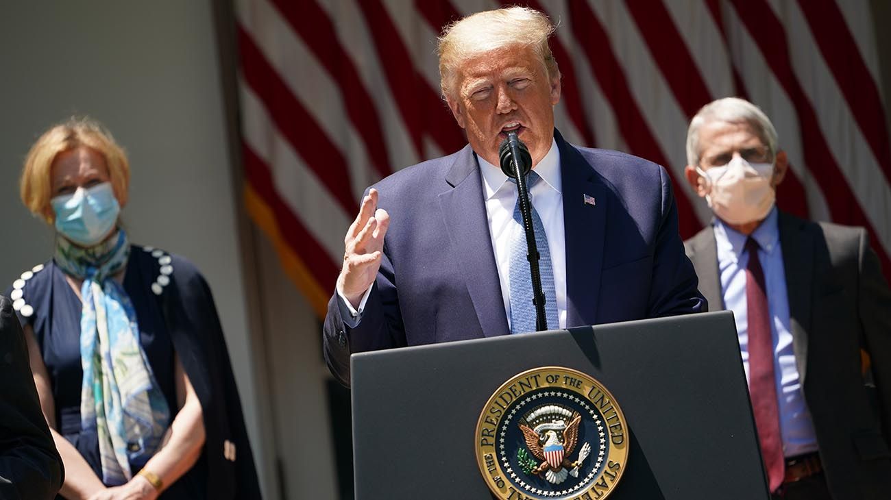 Sube el coronavirus, baja Trump