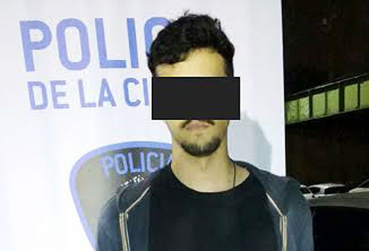 Cuatro dealears de entre 19 y 23 años