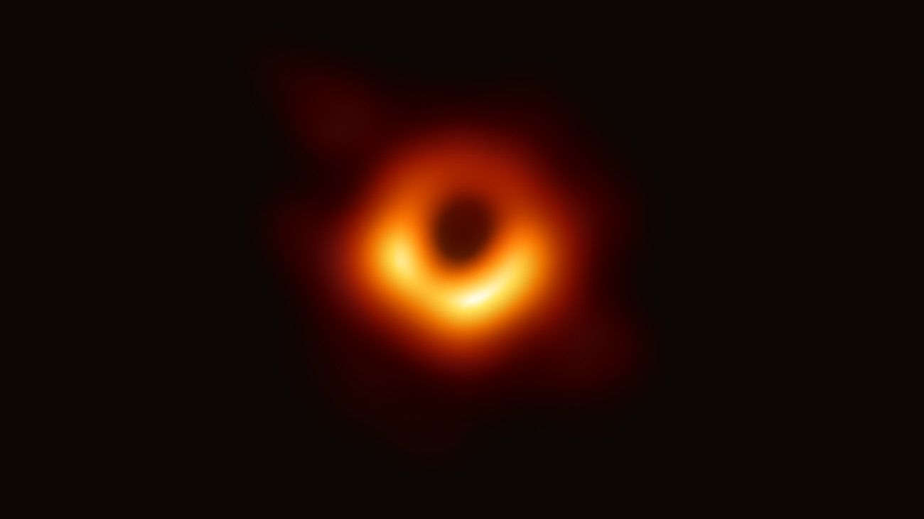 Astrónomos revelaron imágenes inéditas de agujeros negros