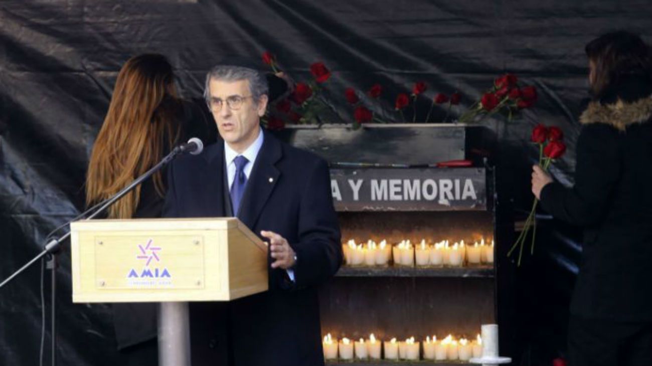 Tras el cruce con la DAIA, el titular de la AMIA, Agustín Zbar, solicitó a la comisión directiva una "licencia indeclinable"