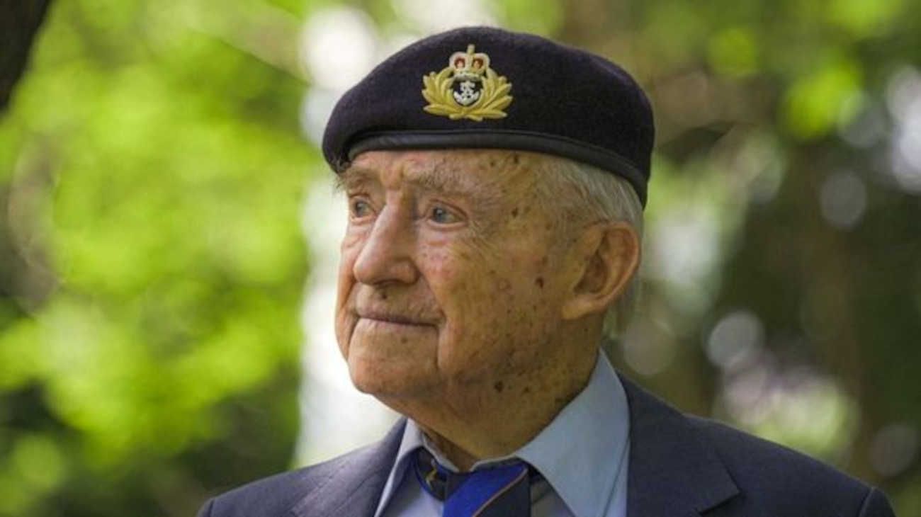 A los 107 años, murió Ronnie Scott, el argentino que desafió a Adolf Hitler desde un avión