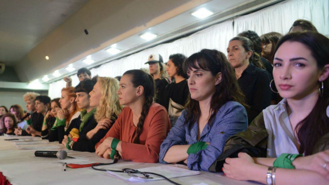 El colectivo "Actrices Argentinas" reaccionó contra prisiones domiciliarias y repudió a los jueces