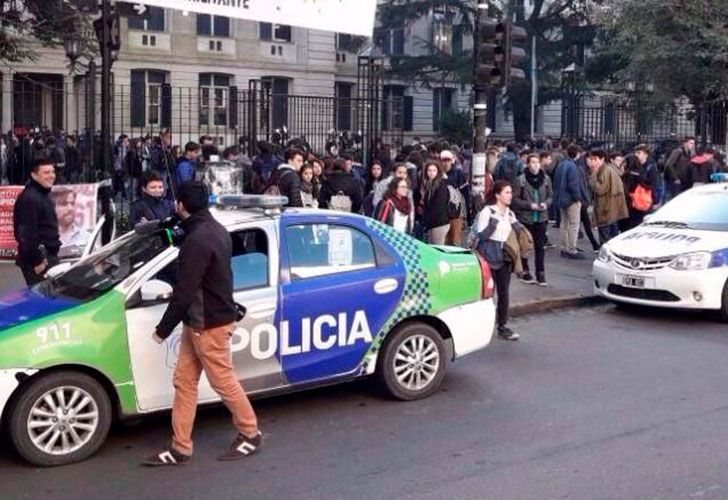 Una estudiante se pegó un tiro en el Colegio Nacional de La Plata