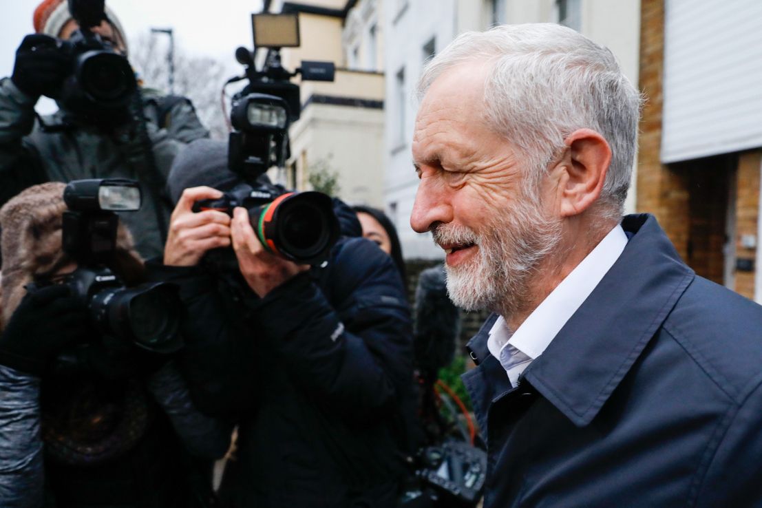 May consigue apoyo para reabrir brexit pero la UE endurece su posición