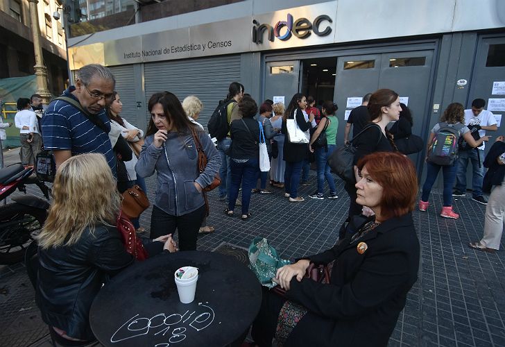 Trabajadores del Indec amenazan con ir al paro por 80 despidos