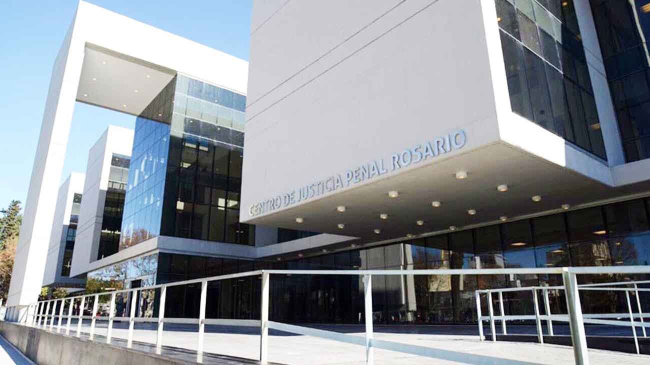 Rosario: disparan siete veces contra el frente del Centro Judicial Penal