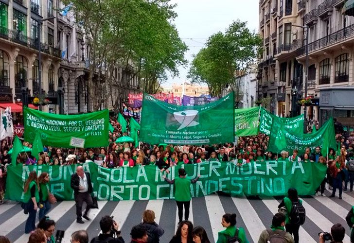 Proponen un referéndum para decidir sobre la despenalización del aborto