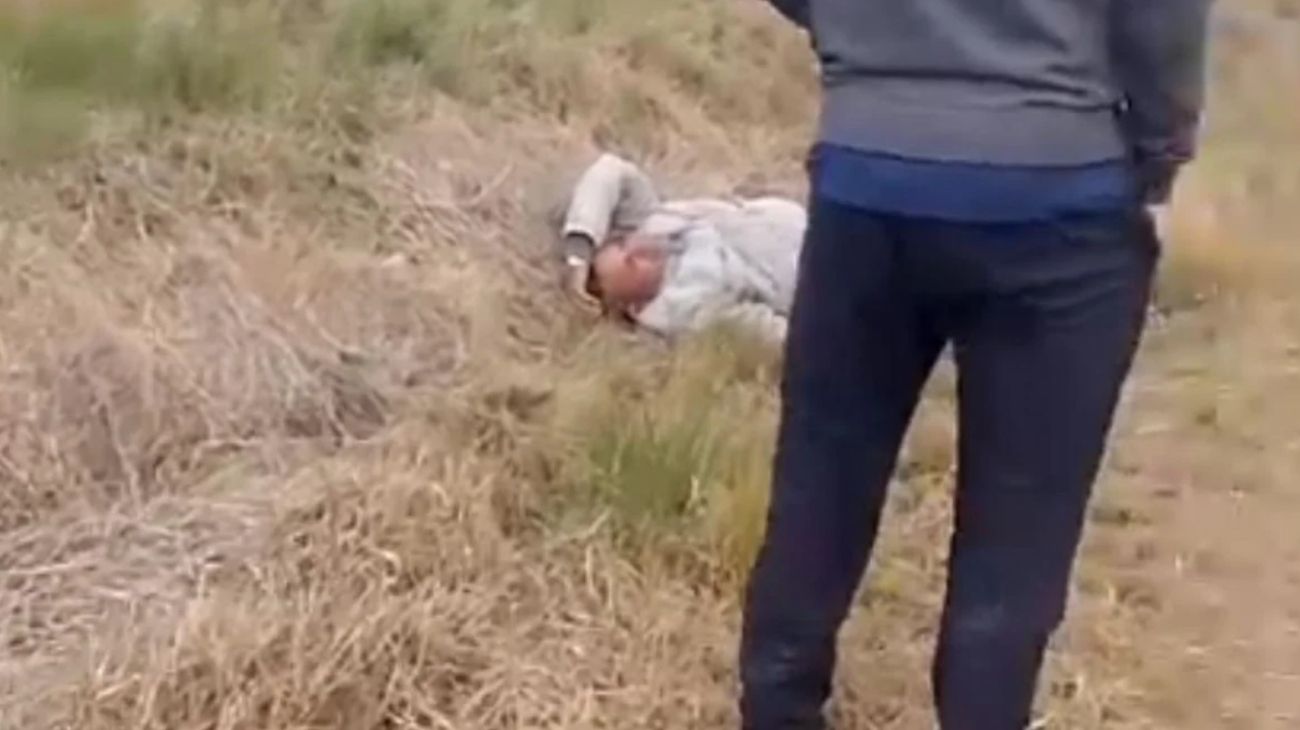 Un hombre intentó iniciar un incendio en Córdoba: los videos del momento en que lo detuvieron