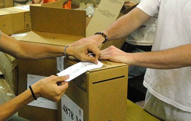 A semanas del cierre de las listas, Baldassi y Llaryora cabeza a cabeza