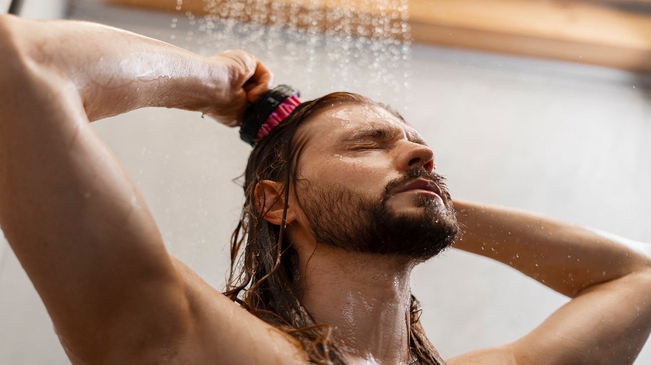 Bañarse con agua fría o caliente: ¿Qué recomiendan los especialistas?