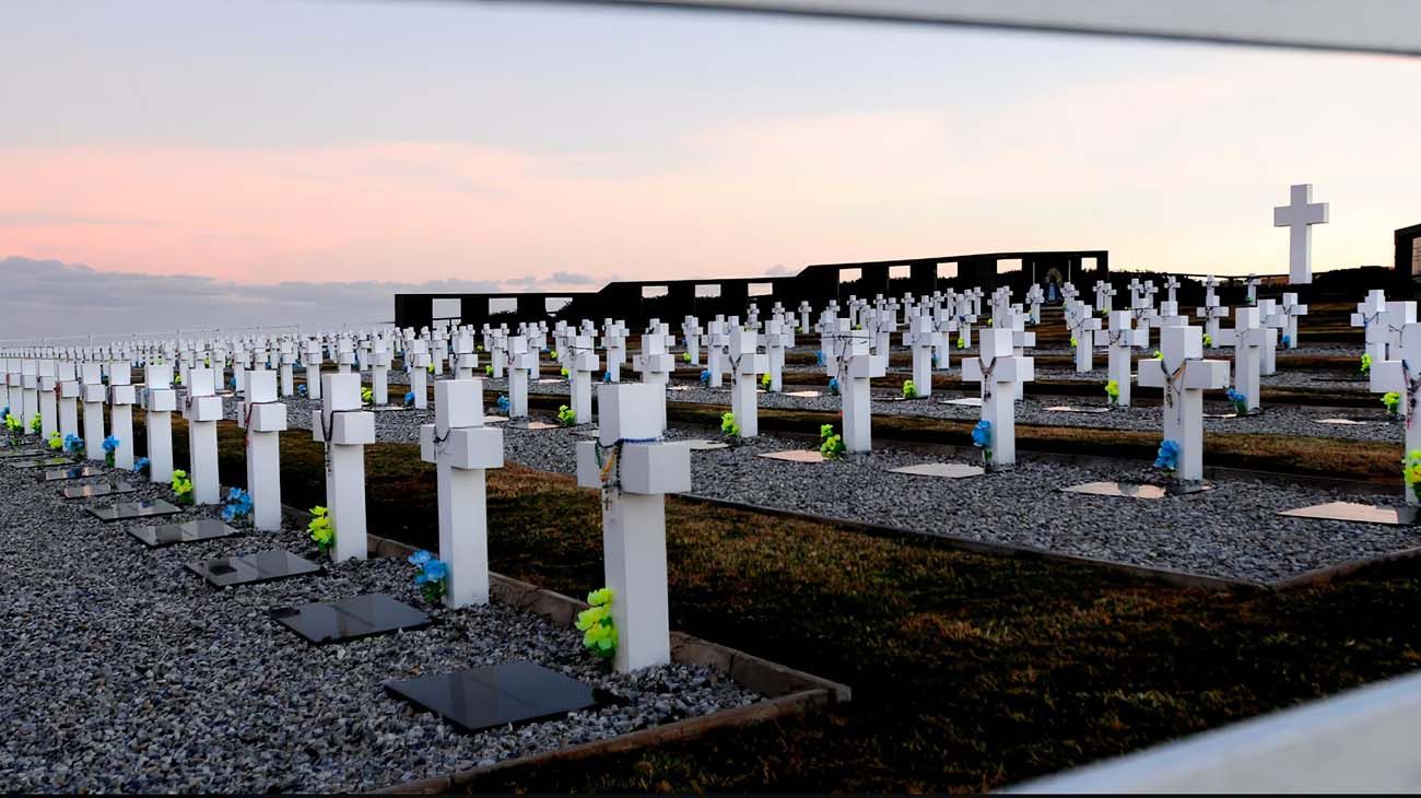 Islas Malvinas: inician la identificación de soldados argentinos en tumbas mal nombradas