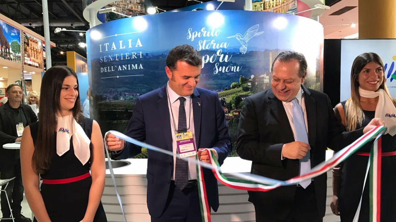 Acuerdo con Italia para impulsar viajes de familias de inmigrantes