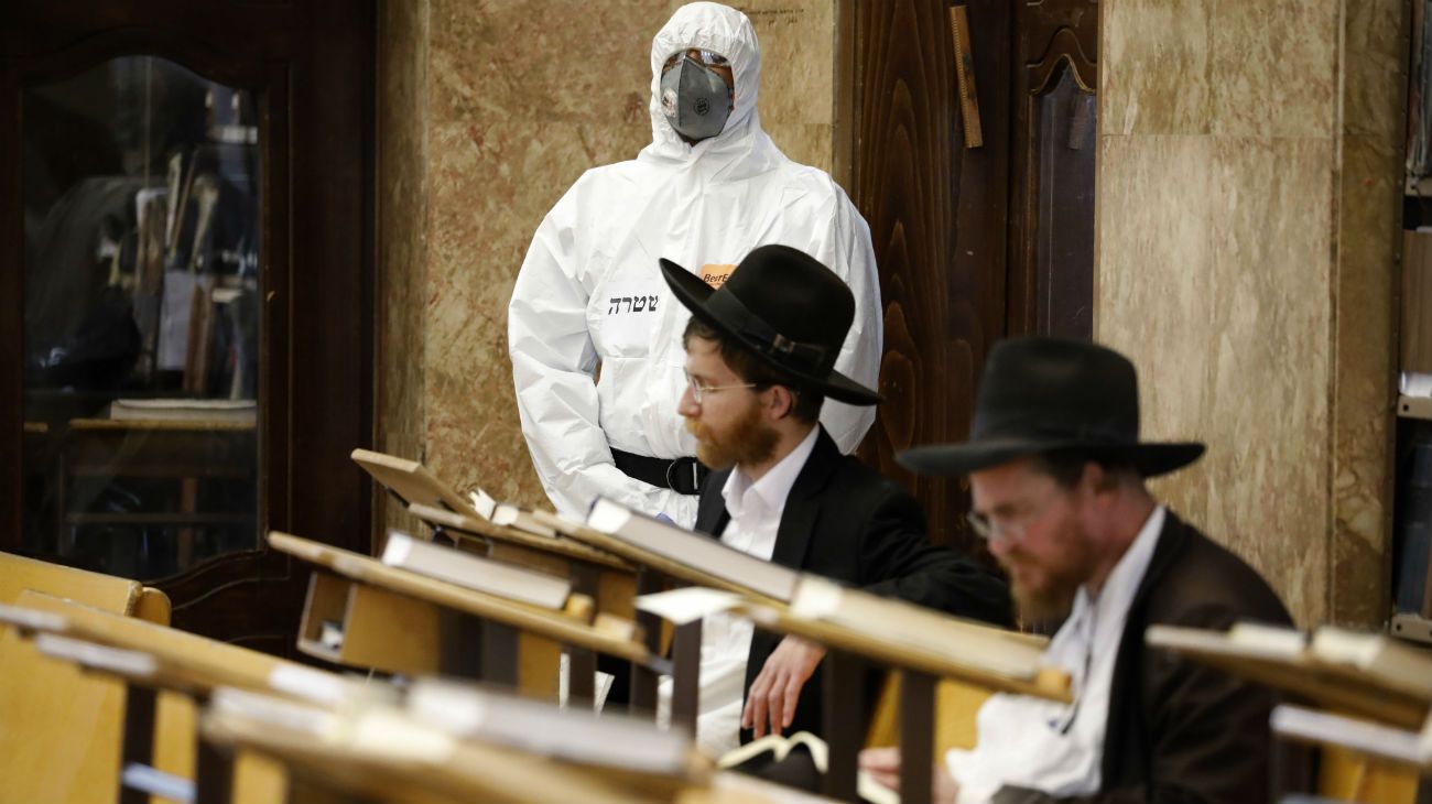 Israel: los judíos ultraortodoxos rechazan las restricciones por el coronavirus