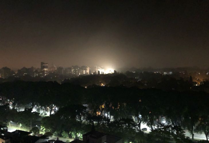 Incendios en pastizales cubrieron de humo la Ciudad
