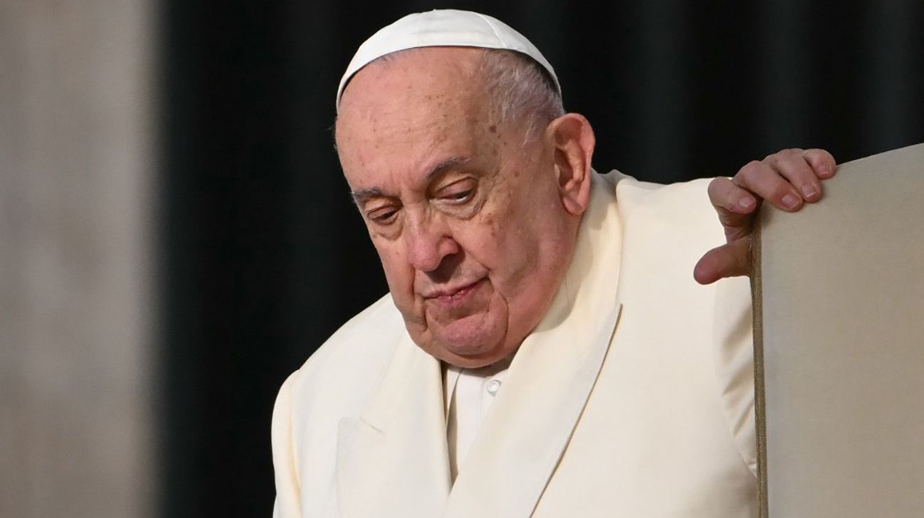 A pesar de continuar hospitalizado por neumonía, el papa Francisco respira sin asistencia