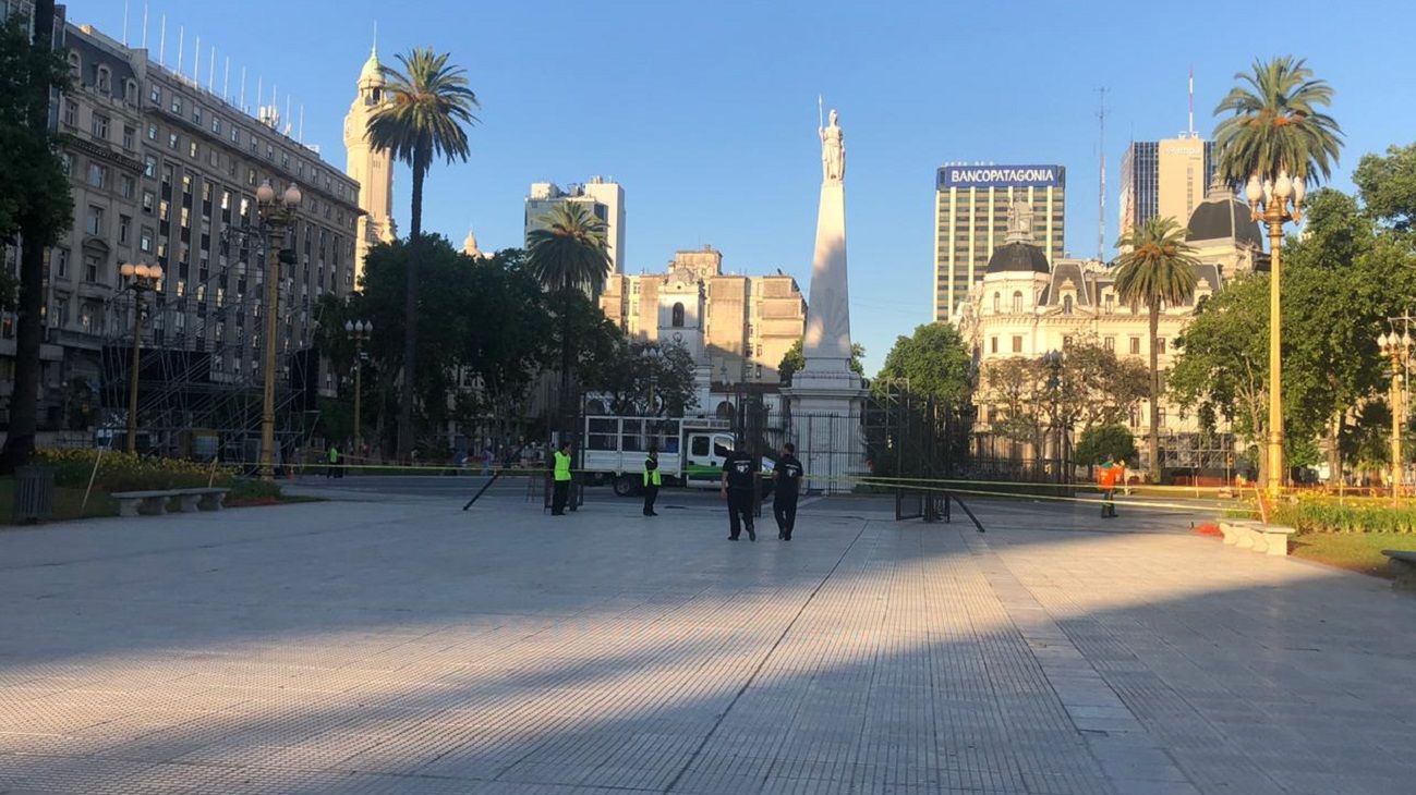 Video | El irónico cántico peronista al sacar las rejas de Plaza de Mayo