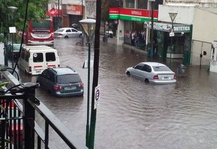 Las fuertes lluvias volvieron a inundar el Conurbano