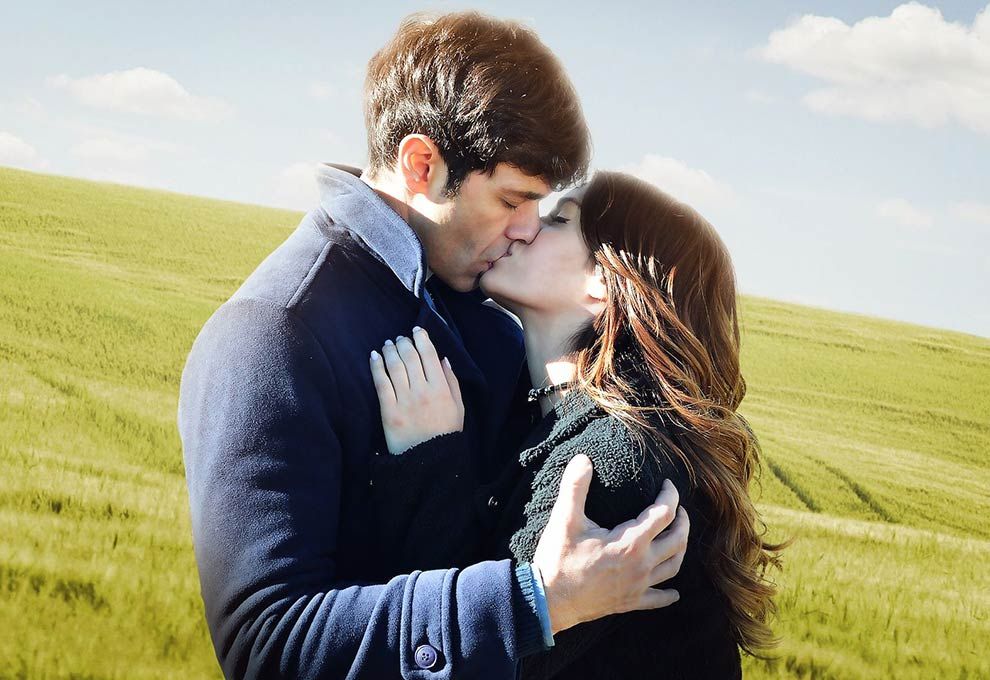 Así fue el beso de Tomás y Esperanza