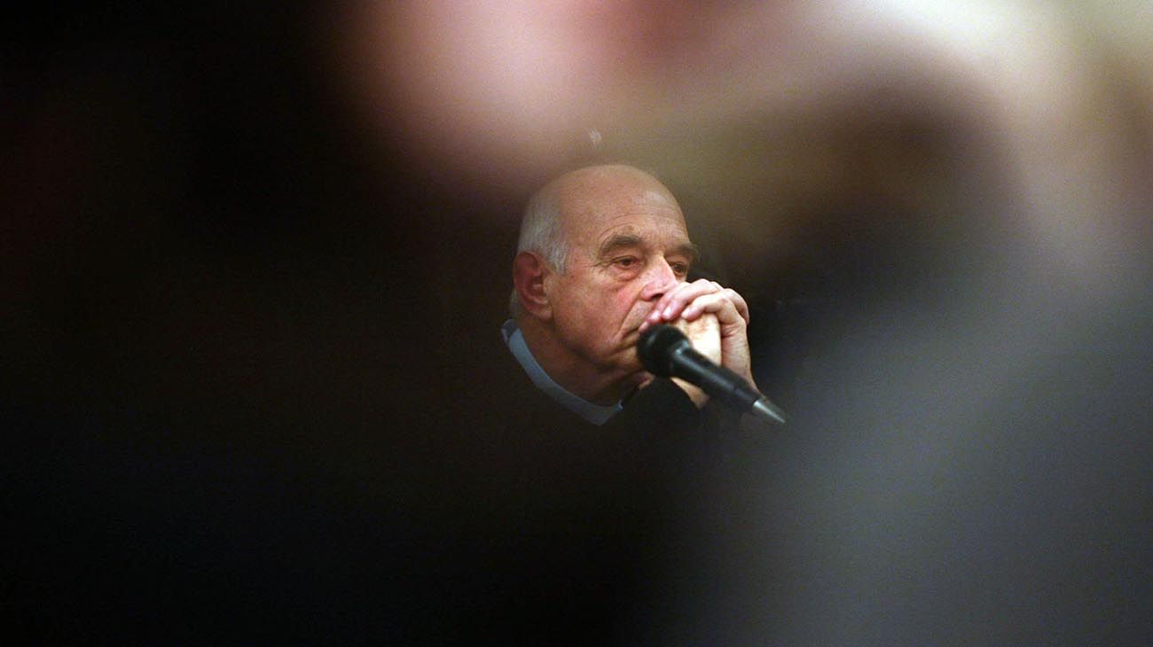 Christian von Wernich, el siniestro cura que "confesaba" a los detenidos de la dictadura