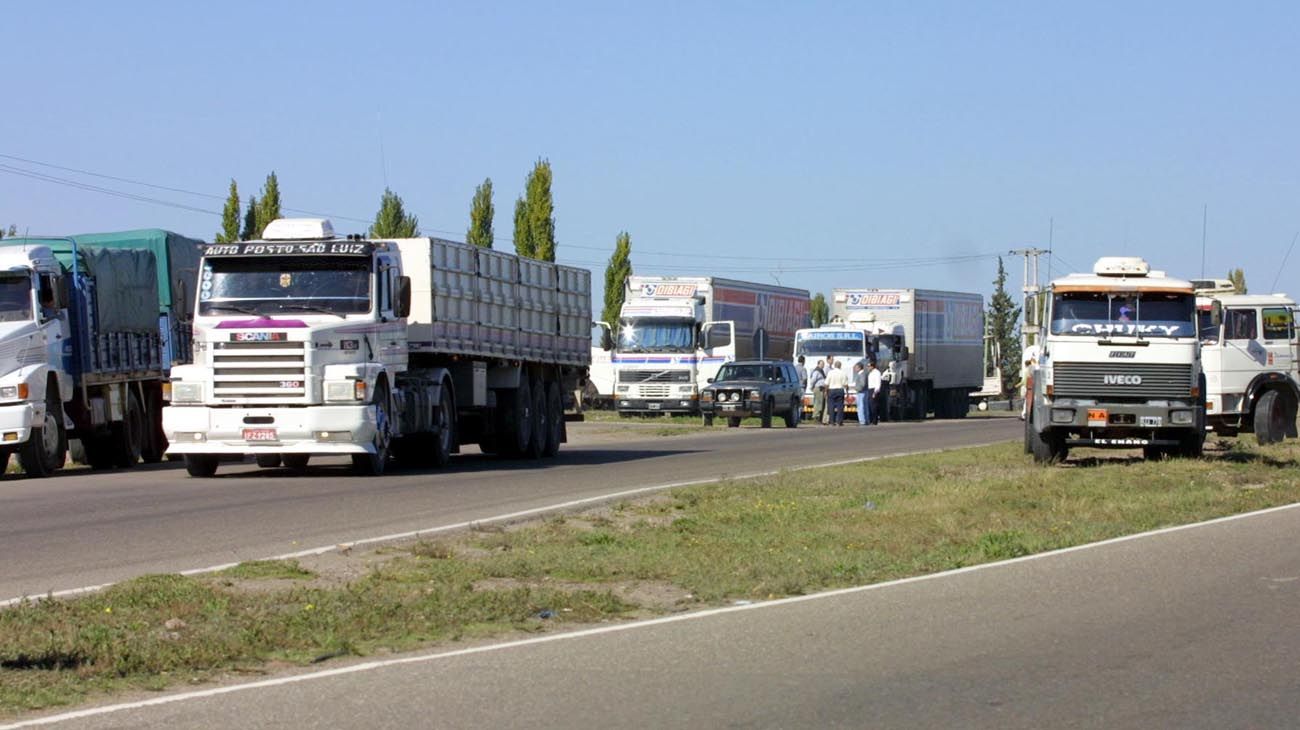 Transportistas de cargas comenzaron un paro que podría generar desabastecimiento