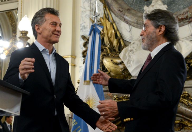Macri felicitó a Abad y criticó a los que "se aferran al poder"