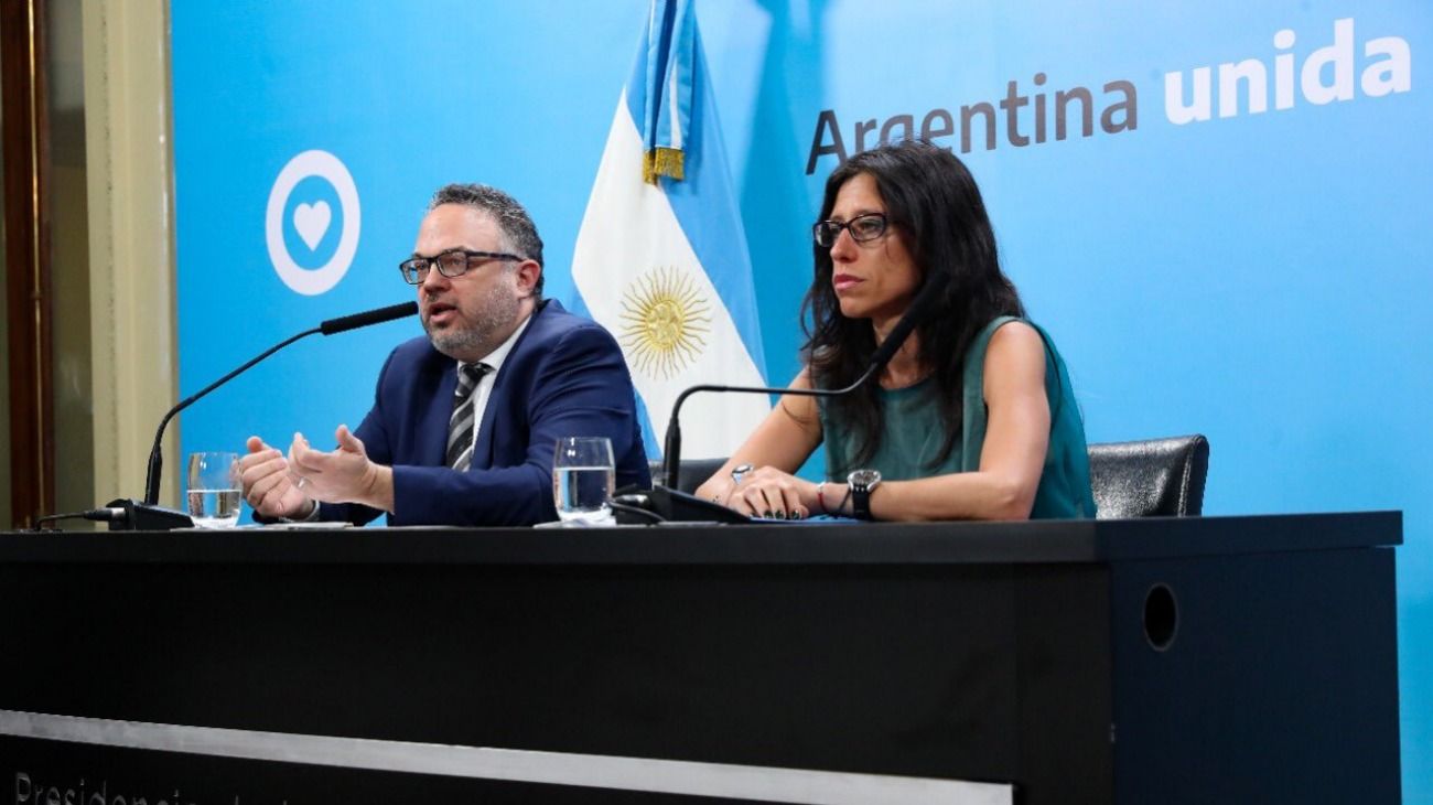 El Gobierno restringe la importación de petróleo para "defender la industria nacional"