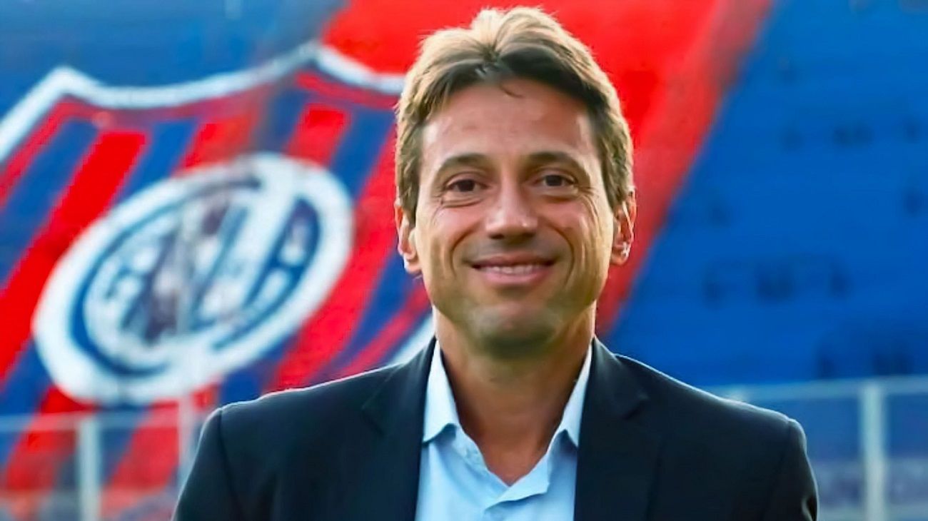 La foto de Moretti escapando de San Lorenzo, la metáfora de un club sin conducción