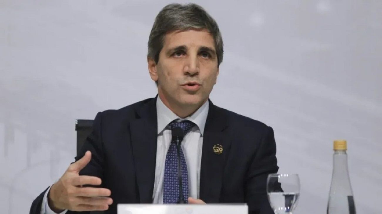 Blanqueo: Caputo aclaró dudas sobre el monto tope para ingresar sin pagar penalización