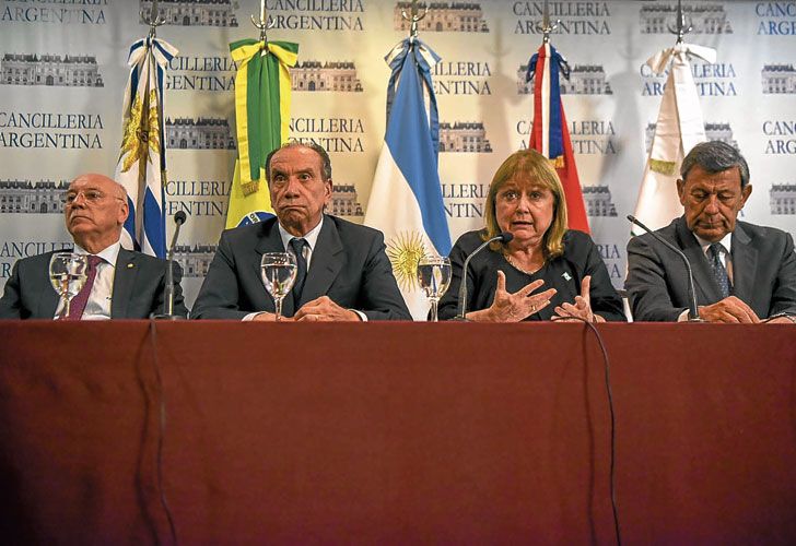Sin fijar plazos, el Mercosur activa la Cláusula Democrática para Venezuela