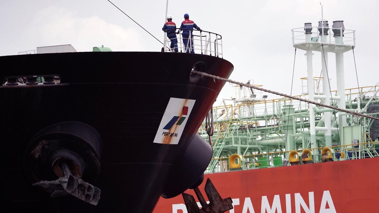 Los precios del petróleo arrancan otra semana con bajas pronunciadas