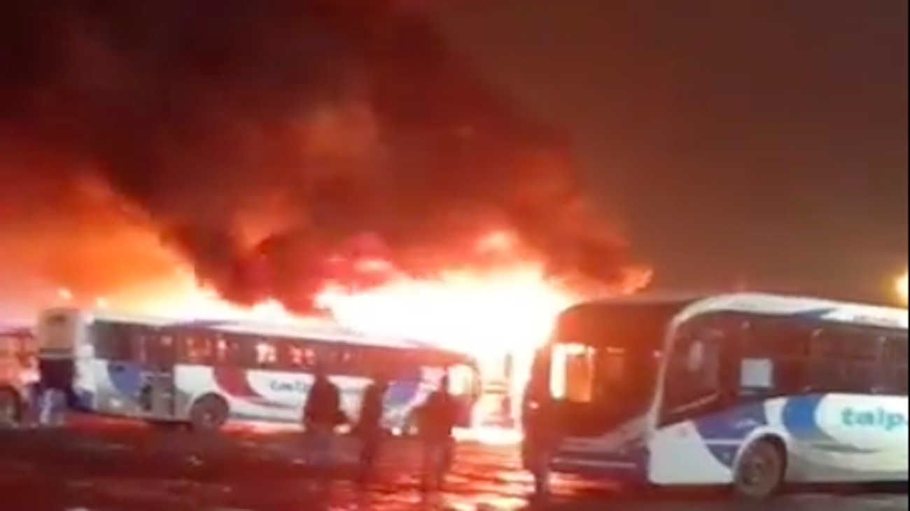 Se incendiaron 14 colectivos de la empresa TALP en La Matanza
